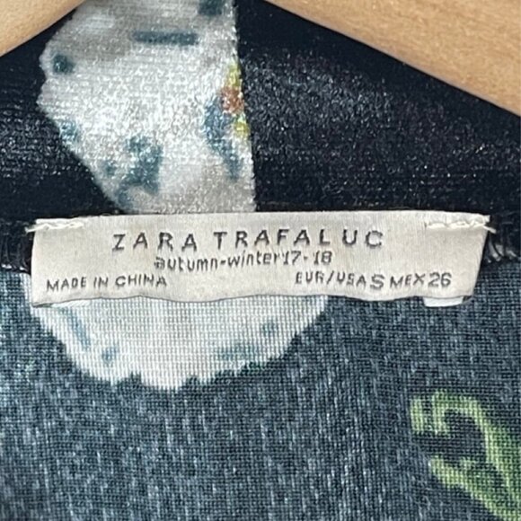 ZARA TRAFALUC | Black Velvet Mockneck Turtleneck Top with Floral Print | Size S - Picture 4 of 6